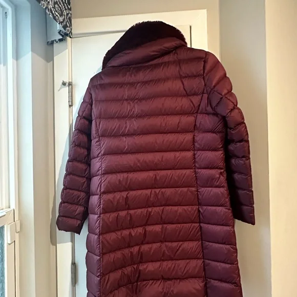 🎄🎄Michael Kors Maroon Puffer coat with detachable faux fur collar. 🎄🎄 - Picture 6 of 7